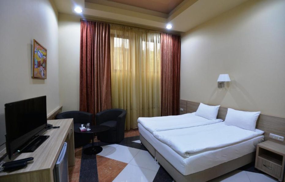 Yeravan Deluxe Hotel