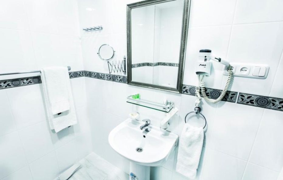 Yeravan Deluxe Hotel
