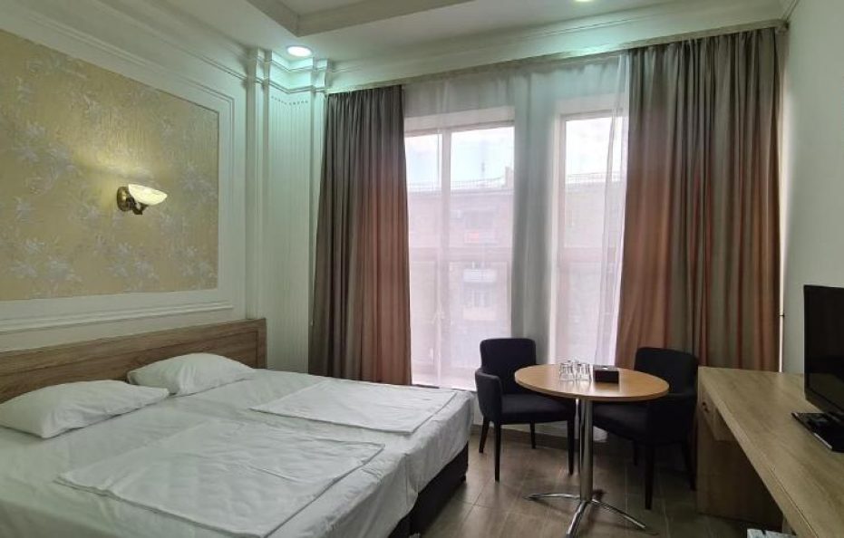 Yeravan Deluxe Hotel