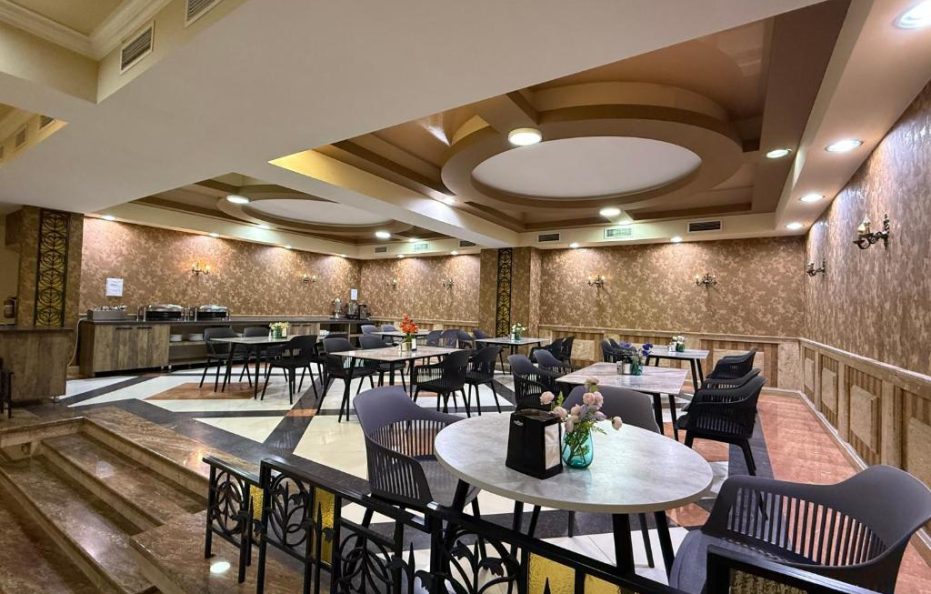 Yeravan Deluxe Hotel