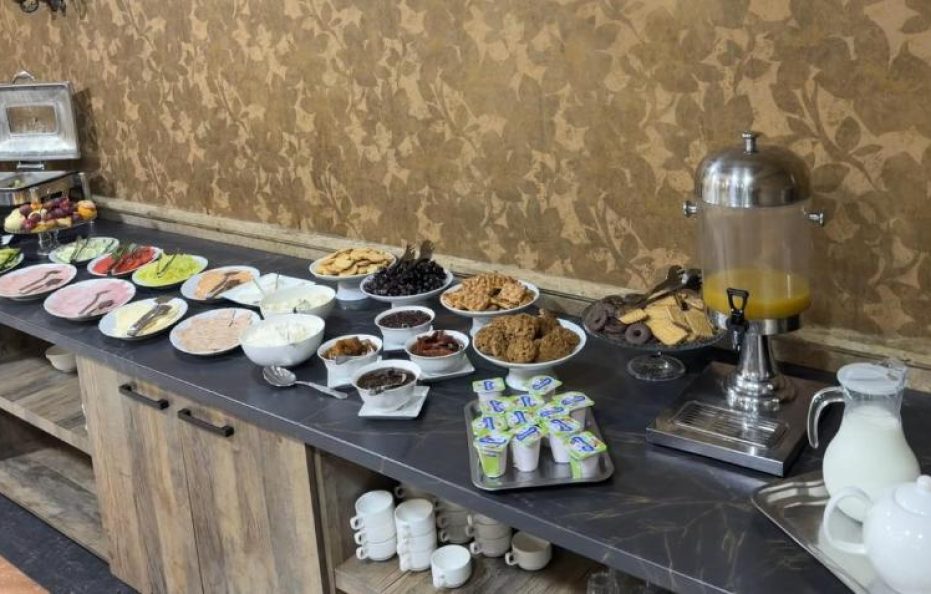 Yeravan Deluxe Hotel