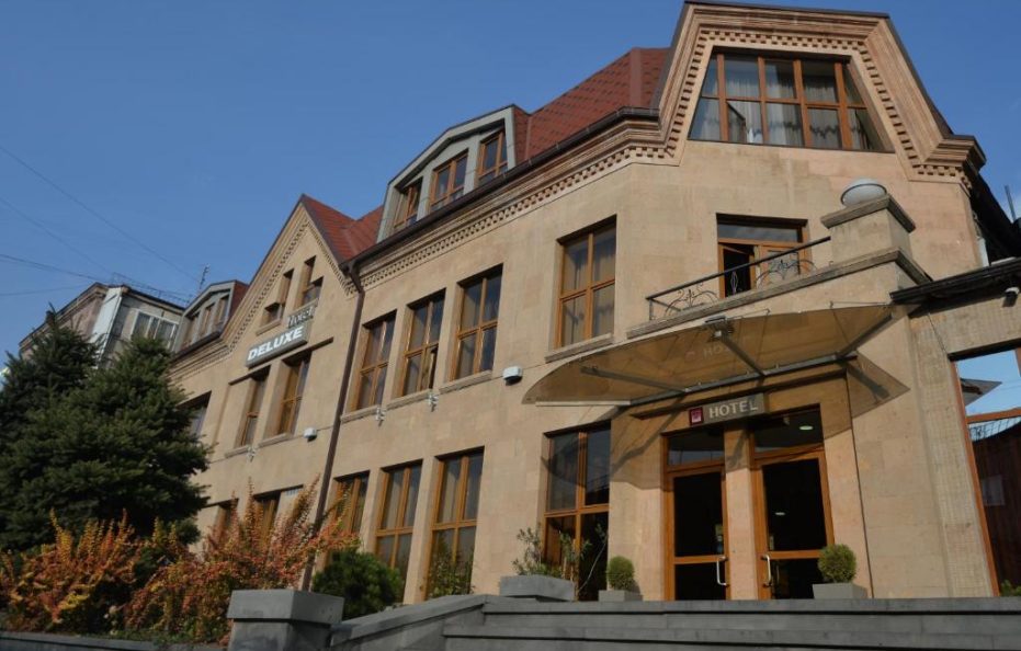 Yeravan Deluxe Hotel